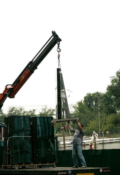 משאית מנוף להרמת זכוכיות