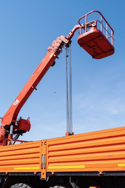 מהי משאית מנוף סל אדם